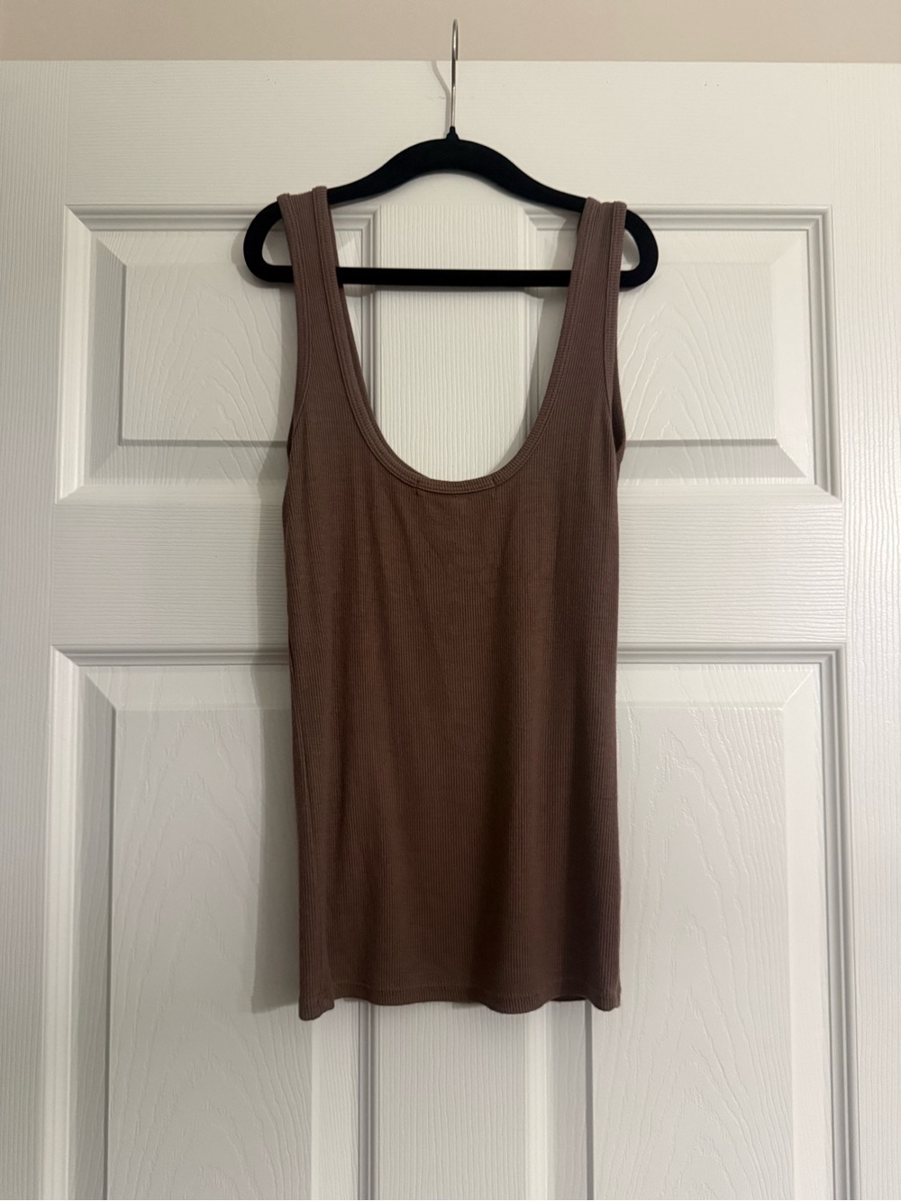 Scoop Neck Ribbed Tank - Picture 3 of 5